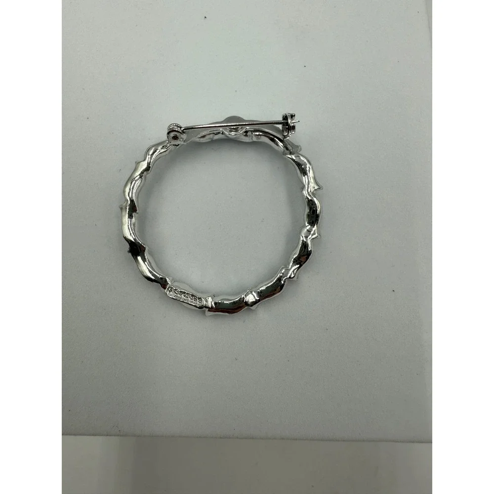Gerrys Vintage Silver Tone Textured Wreath Circle Brooch Pin Costume Jewelry‎